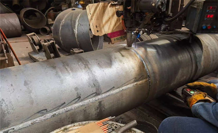 2420mm螺旋鋼管，內(nèi)直徑1800mm螺旋管-1820mm螺旋焊管，2820螺旋管廠家，鎖扣鋼管樁廠家